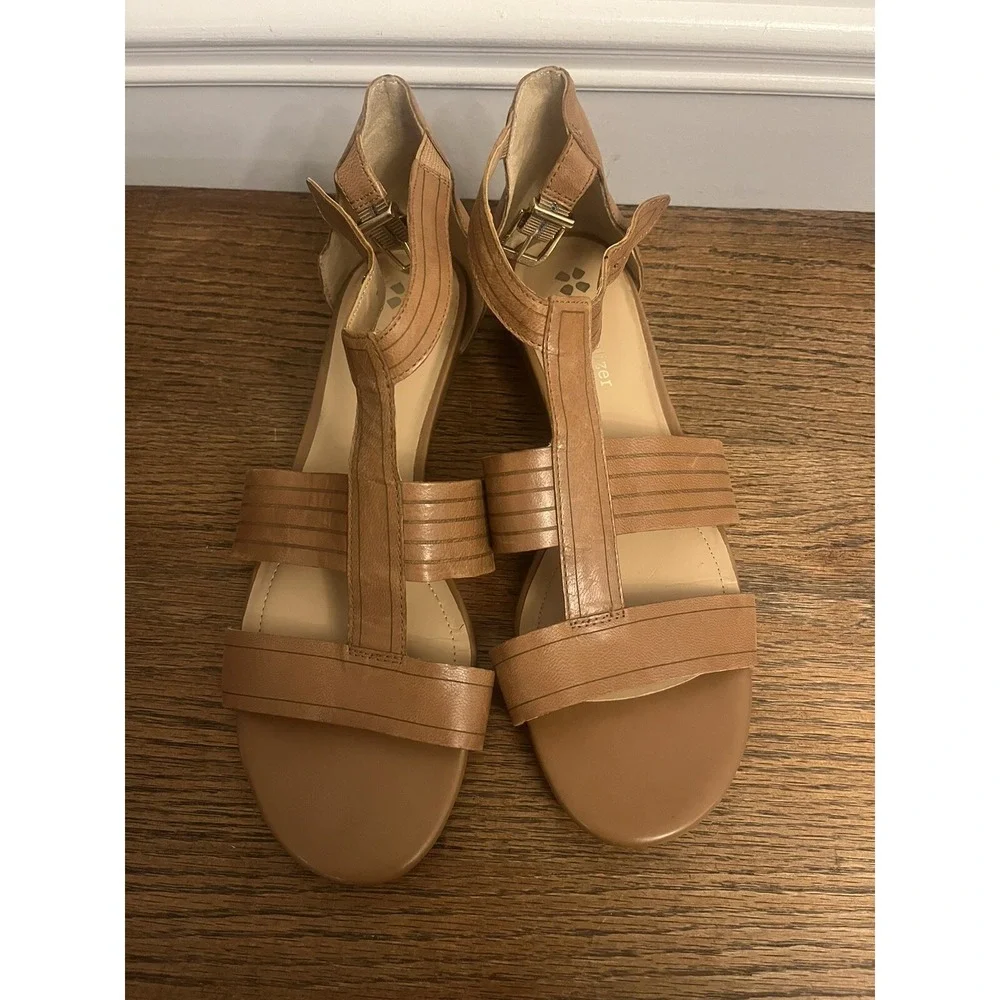 Naturalizer Longing Flat Sandal Brown comfortable & well-cushioned footbed 10W